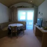 Gastehaus Reichle 招待所 4*